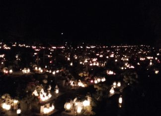 Cmentarz wieczorową porą