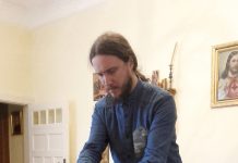 Ubieranie domowej choinki