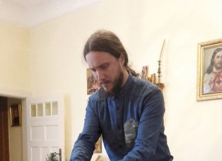 Ubieranie domowej choinki