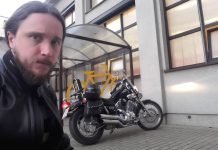 Czarnym rumakiem do szkoły