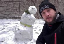 Bałwan w kawalerskiej kamienicy