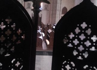 Spowiadanie w katedrze