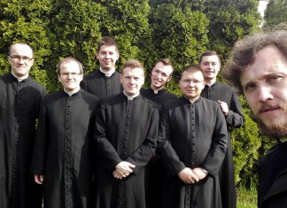 Za chwilę już księża