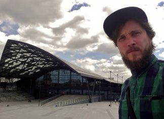 Pewna budowla miasta XXI wieku