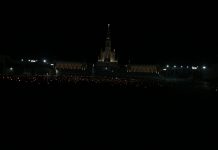 Wieczorny różaniec ze świecami