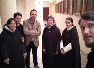 Siostry w domu biskupa