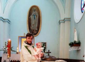 Chrzest – radość po cierpieniu i smutku