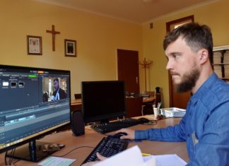 Przygotowanie do montażu październikowego reportażu