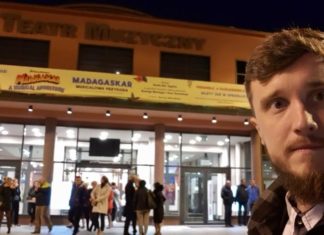 „Pozytywni” na deskach teatralnych