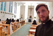 Z biskupem u sióstr zakonnych