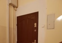 Mikołaj na klatce schodowej