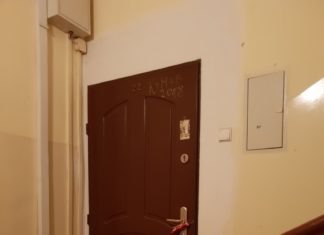 Mikołaj na klatce schodowej