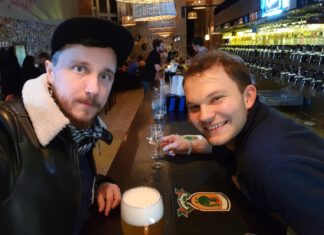 Idziesz do pubu i słyszysz… proszę księdza