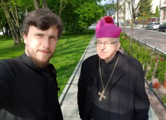 Spotkanie z biskupem na ulicy