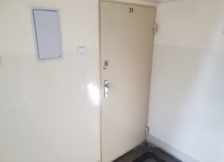 Smutne spotkanie z drzwiami