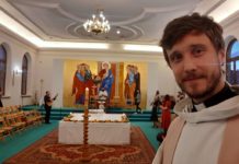 Majowa sobota wieczór z neonami