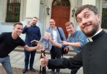 Kolacja kończąca codzienne video spotkania