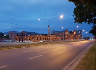 Nowe centrum usługowe w starej fabryce