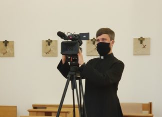 Codzienne transmisje on-line porannej liturgii