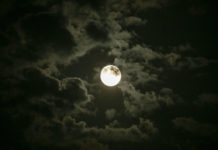 Letnia pełnia księżyca