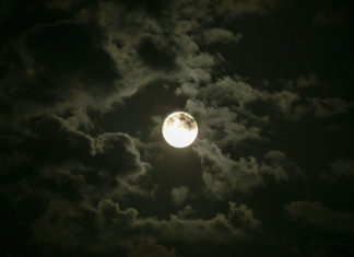 Letnia pełnia księżyca