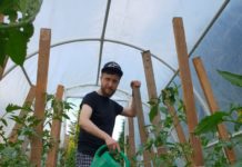 Podlewanie – rolnik sam w dolinie