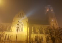 Katedra w zimowej mgle