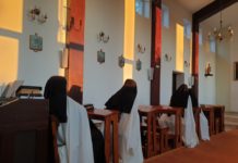 Poranna wizyta w karmelu