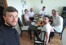 Plebanijne, kapłańskie, imieninowe świętowanie między mszami