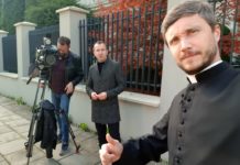 O pogrzebowych ceremoniach świeckich do kamery