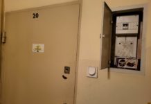 Mikołaj na klatce schodowej…