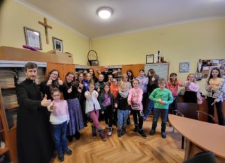 Feryjna wizyta w biurze prasowym