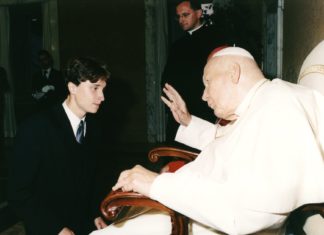 Czy Jan Paweł II jest święty? Tak, dla mnie jest świętym grzesznikiem!