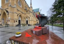 O zdewastowanym pomniku Papieża Jana Pawła II