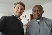 Wakacyjne rekolekcje z ugandyjskim charyzmatykiem