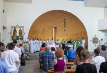 Eucharystia w kościele tytularnym i trudny powrót