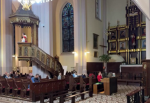 Dlaczego wąż miedziany na wysokim palu ratuje życie? – Proste kazanie 2025