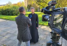 Klika słów o modlitwie Ojca Świętego i Króla Anglii do Polsat News