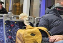 W tramwaju – niekompletny pasażer