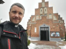 Pogrzeb w XVI-wiecznym kościele