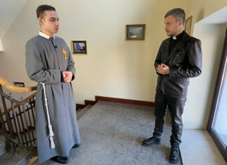 Kim jest diakon i jego zadania w Kościele Starokatolickim Mariawitów? – Między piętrami #7 2026