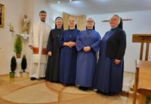 Sobotni poranek na Mszy świętej w kaplicy u Sióstr Służebniczek