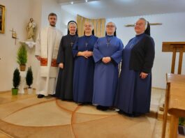 Sobotni poranek na Mszy świętej w kaplicy u Sióstr Służebniczek