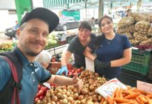 Pan to chyba jest księdzem – powiedziała pani sprzedająca na ryneczku mojego miasta