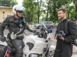 Motocykle policyjne przed katedrą – maj 2018