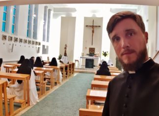 Z biskupem u sióstr zakonnych