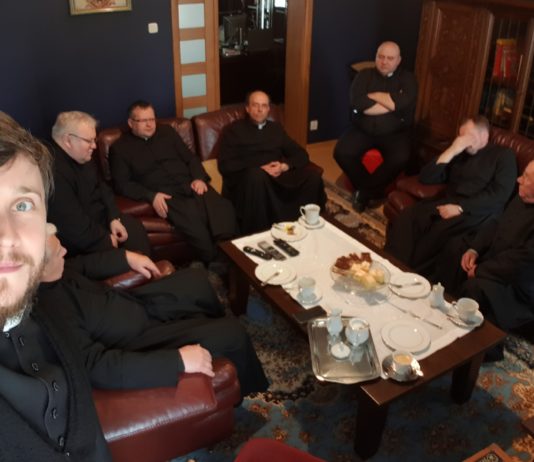 Czy może być normalnie w relacji proboszcz – wikary?