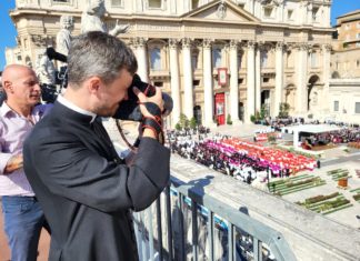 Ksiądz to tylko zdjęcia robi… – ale to nie tak!