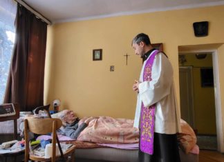 Odwiedziny chorych – spotkanie z księdzem profesorem