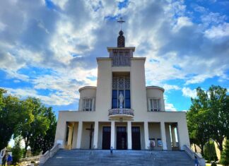 Z wakacyjną wizytą w Sanktuarium Wszechpośredniczki Łask